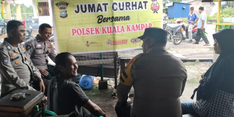 Polsek Kuala Kampar Gelar Jumat Curhat untuk Sosialisasi Kamtibmas dan Pelayanan Publik