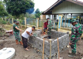 TMMD Ke-126, Satgas Bangun MCK Tahap Tiga Di Kampung Arul Gele