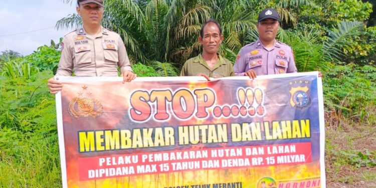 Polisi Sosialisasikan Maklumat Kapolda Riau Cegah Karhutla