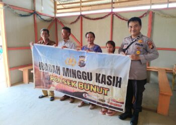 Polsek Bunut Gelar Ibadah Minggu Kasih, Ajak Jemaat BNKP Desa Merbau Jaga Kamtibmas