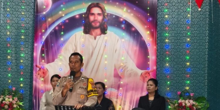 Polsek Langgam Hadiri Ibadah Minggu Kasih di Gereja GGP, Ajak Jemaat Jaga Kamtibmas