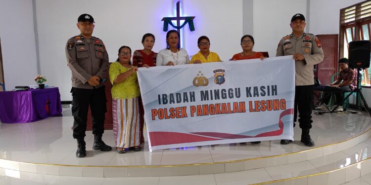 Polsek Pangkalan Lesung Hadir di Ibadah Minggu Kasih, Ajak Warga Jaga Kamtibmas
