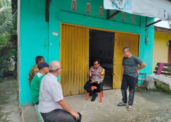 Bhabinkamtibmas Pangkalan Kerinci Sambangi Tokoh Masyarakat, Ajak Warga Aktif Jaga Keamanan dan Cegah Karhutla