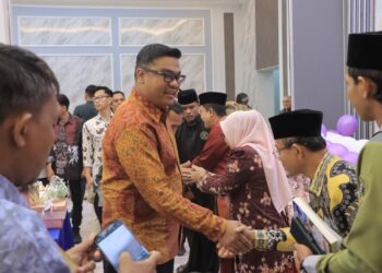 “Kapolres Kampar Apresiasi Peluncuran Buku ‘Metamorfosa’ Wakil Bupati Kampar: Kisah Inspiratif Perjalanan Pengabdian dari Legislatif ke Eksekutif!”