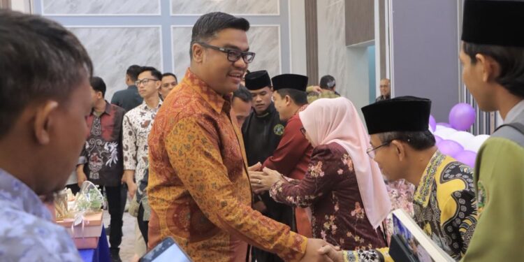 “Kapolres Kampar Apresiasi Peluncuran Buku ‘Metamorfosa’ Wakil Bupati Kampar: Kisah Inspiratif Perjalanan Pengabdian dari Legislatif ke Eksekutif!”