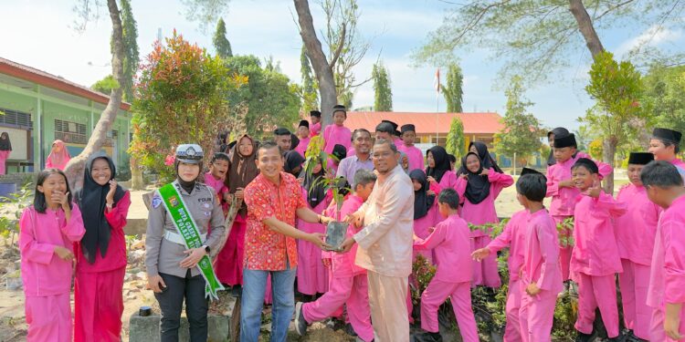 Polres Siak Tanamkan Nilai Cinta Lingkungan pada Generasi Z Lewat Program Green Policing