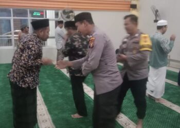 Polsek Pangkalan Lesung Gelar Sholat Magrib Berjamaah untuk Perkuat Harmoni Warga