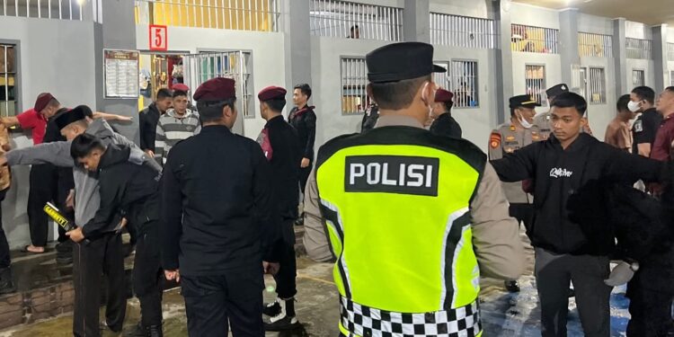 Rutan Takengon Bersama Polres Aceh Tengah Gelar Razia Blok Hunian Warga Binaan