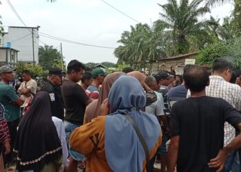 Ratusan Massa Tiga Desa Siak Hulu Unjuk Rasa Di PT. Agrinas Palma Nusantara