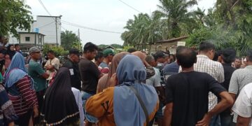 Ratusan Massa Tiga Desa Siak Hulu Unjuk Rasa Di PT. Agrinas Palma Nusantara