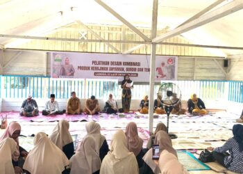 Ketua Dekranasda Kota Langsa Buka Kegiatan Desain Kombinasi Produk Kerajinan Anyaman, Bordir dan Tenun