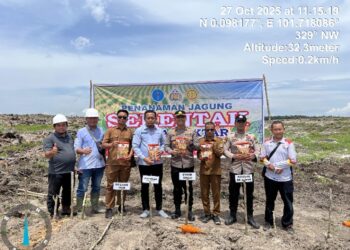 Polsek Langgam Tanam Jagung Bersama PT Agrita Sari Prima, Dukung Program Asta Cita Presiden