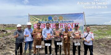 Polsek Langgam Tanam Jagung Bersama PT Agrita Sari Prima, Dukung Program Asta Cita Presiden