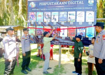 Mantap! Polsek Kampar Kiri Bersama Siswa SMP-IT Al Fatih Gelar Gerakan Go Green Dan Literasi Digital