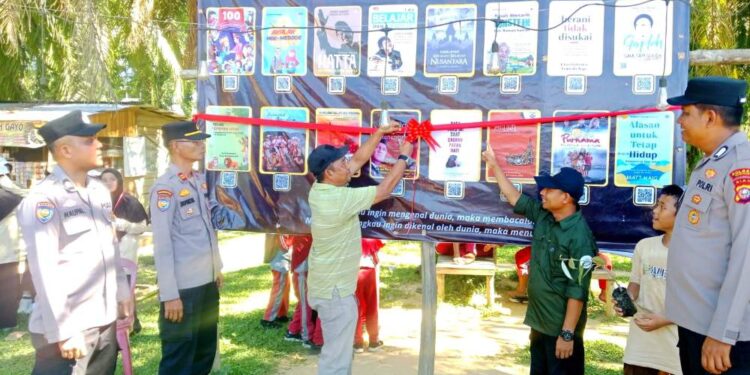Mantap! Polsek Kampar Kiri Bersama Siswa SMP-IT Al Fatih Gelar Gerakan Go Green Dan Literasi Digital
