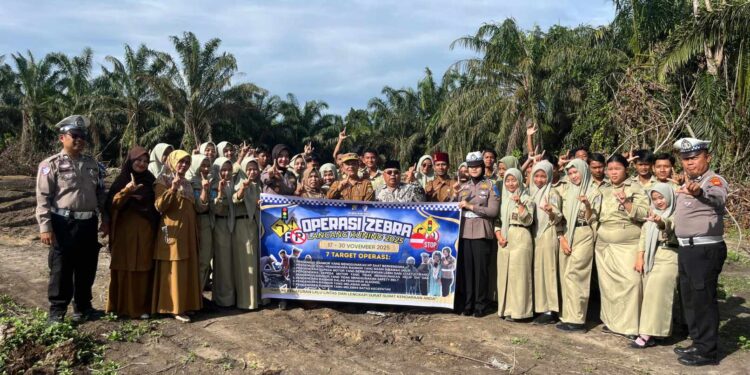Operasi Zebra ‘Goes to School’, Satlantas ‘Sapa’ SMK Bangkinang, Panen Jagung Bareng, ‘Tanam’ Kesadaran Lingkungan!”