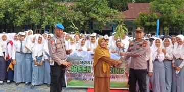 Polsek Perhentian Raja Gelar Aksi Green Policing dan Sosialisasi Anti-Narkoba Di SMAN 1