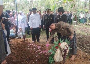 Kapolres Aceh Tengah Pimpin Pemakaman Tradisi Kepolisian Alm Bripka Ruhdi Fitrah