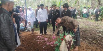 Kapolres Aceh Tengah Pimpin Pemakaman Tradisi Kepolisian Alm Bripka Ruhdi Fitrah