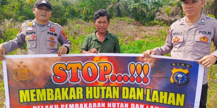 Polsek Teluk Meranti Ajak Warga Peduli Lingkungan Lewat Sosialisasi Larangan Membakar Lahan