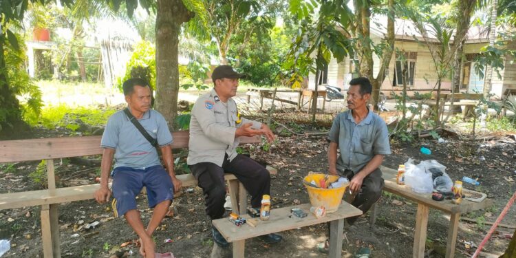 Bhabinkamtibmas Langgam Sambangi Warga, Himbau Waspada Narkoba dan Karhutla