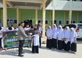 Kapolsek Tambang: ‘Lestarikan Lingkungan Mulai dari Sekolah!’, Green Policing Sentuh SDIT dan SMPIT Muhammadiyah Tanam Pohon Bersama!”