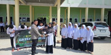 Kapolsek Tambang: ‘Lestarikan Lingkungan Mulai dari Sekolah!’, Green Policing Sentuh SDIT dan SMPIT Muhammadiyah Tanam Pohon Bersama!”