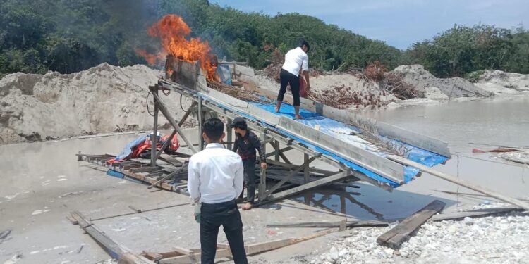 Polres Kuansing Cek Dugaan Aktivitas Pertambangan Tanpa Izin (PETI) di Perkebunan Karet Pemda Desa Jake