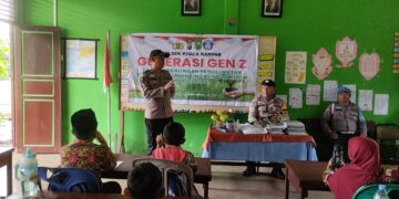 Polisi Edukasi Green Policing dan Tanam Bibit Pohon Bersama Siswa SDN 004 Kuala Kampar