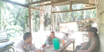 Bhabinkamtibmas Pangkalan Kuras Sambangi Warga, Ajak Jaga Kamtibmas dan Cegah Karhutla