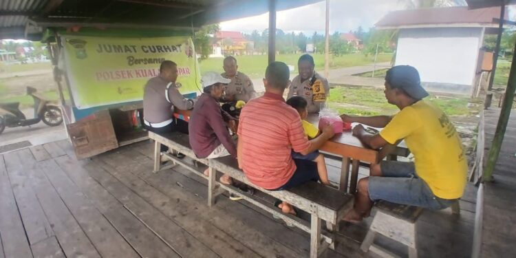 Polsek Kuala Kampar Gelar Jumat Curhat, Warga Keluhkan Anjing Liar hingga Kebut-Kebutan Remaja