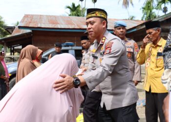 Jumat Berkah, Kapolres Aceh Tengah Tinjau Korban Kebakaran di Delung Sekinel dan Salurkan Bantuan