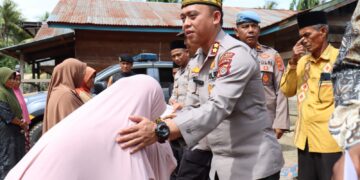 Jumat Berkah, Kapolres Aceh Tengah Tinjau Korban Kebakaran di Delung Sekinel dan Salurkan Bantuan