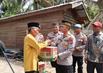 Jumat Berkah, Kapolres Aceh Tengah Tinjau Korban Kebakaran Dan Salurkan Bantuan