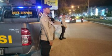Polsek Pangkalan Kerinci Gelar Patroli Blue Light, Cegah Kriminalitas dan Jaga Kelancaran Lalu Lintas