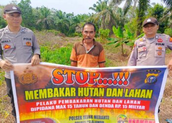 Cegah Karhutla, Polsek Teluk Meranti Sosialisasikan Maklumat Kapolda Riau kepada Warga