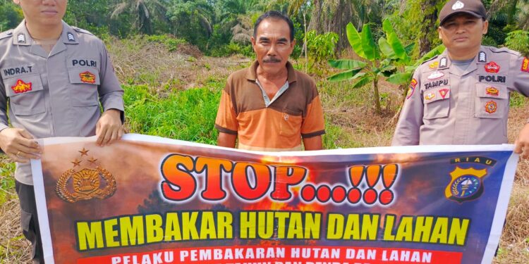 Cegah Karhutla, Polsek Teluk Meranti Sosialisasikan Maklumat Kapolda Riau kepada Warga