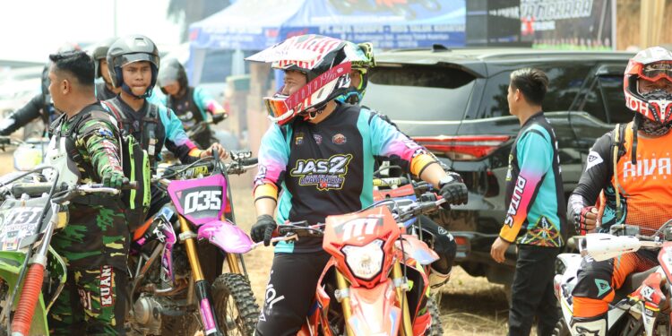 Ratusan Peserta Ikuti Jelajah Alam Serosah (JAS-2) Bhayangkara Ekstrim 2025, Kapolres Kuansing: Wujud Kebersamaan dan Kepedulian Alam