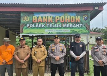 Polsek Teluk Meranti Tanam Pohon Serentak Peringati Hari Pohon Nasional 2025