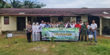 Polsek Pangkalan Kuras Tanam 7 Bibit Pohon di Hari Pohon Nasional 2025