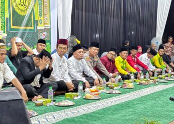 UAS Isi Tabligh Akbar di Langgam, Ribuan Warga Padati Lapangan Blok M
