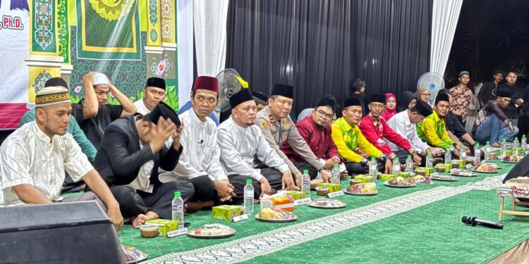 UAS Isi Tabligh Akbar di Langgam, Ribuan Warga Padati Lapangan Blok M