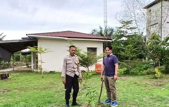 Polsek Teluk Meranti Tanam 17 Bibit Pohon Rayakan Hari Pohon Nasional 2025