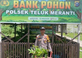 Polsek Teluk Meranti Tanam 17 Pohon Buah Dalam Rangka Hari Pohon Nasional 2025