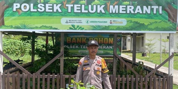 Polsek Teluk Meranti Tanam 17 Pohon Buah Dalam Rangka Hari Pohon Nasional 2025