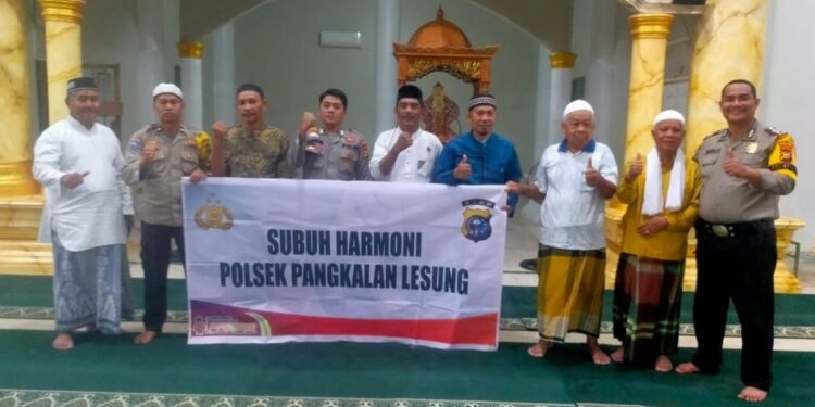 Polsek Pangkalan Lesung Sampaikan Himbauan Kamtibmas dalam Kegiatan Subuh Harmoni