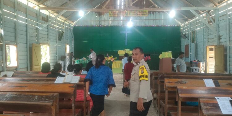 Polsek Langgam Gelar Ibadah Minggu Kasih di Gereja HKI Tambak