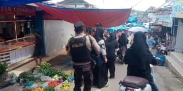 Polsek Ukui Gelar Tiga Kegiatan Pelayanan Publik pada Hari Minggu: Ibadah Minggu Kasih, Patroli Pasar, dan Patroli Rumah Ibadah