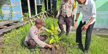 Peringati Hari Pohon Nasional 2025, Polsek Kuala Kampar Tanam 17 Bibit Pohon