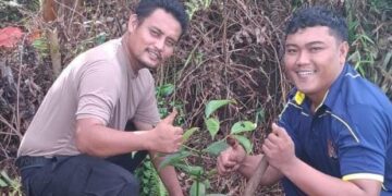Polisi Teluk Meranti Pelalawan Tanam Pohon Buah